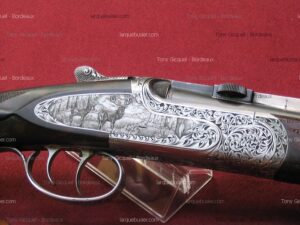 Fusil de chasse finement gravé : motif de trois cerfs et défilement ornemental. Inscriptions Tony Gicquel - Bordeaux et larquebusier.com.