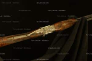 Boîtier finement gravé d'un fusil de chasse de luxe avec crosse en bois précieux. Watermarks: Tony Gicquel - Bordeaux, larquebusier.com.