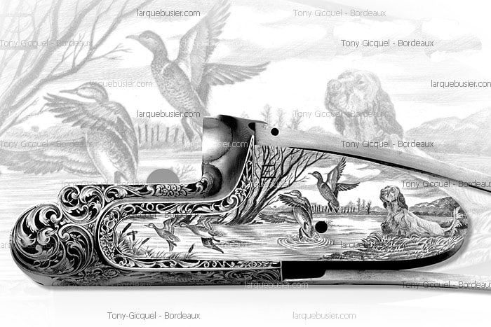 Gravure de récepteur de fusil: canards en vol et nageant, chien de chasse. Esquisse de fond avec gibier. Tony Gicquel - Bordeaux, larquebusier.com.