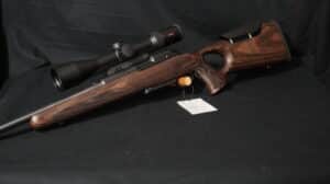 Fusil Mauser M 25 neuf, crosse bois trou de pouce, canon 51 cm, calibre 308 W. Lunette Minox. Prix 1549€.