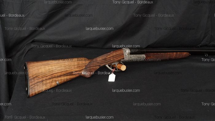 Fusil de chasse Tony Gicquel - Bordeaux, canons juxtaposés en bois veiné avec platines gravées. Watermarks 'larquebusier.com'.
