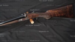 Fusil de chasse juxtaposé Tony Gicquel - Bordeaux avec crosse en bois figurée et gravures fines, vu sur larquebusier.com.