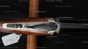 Culasse fusil superposé de chasse, gravures détaillées, levier de sûreté quadrillé, crosse en bois. Référence 9V6V sur étiquette.